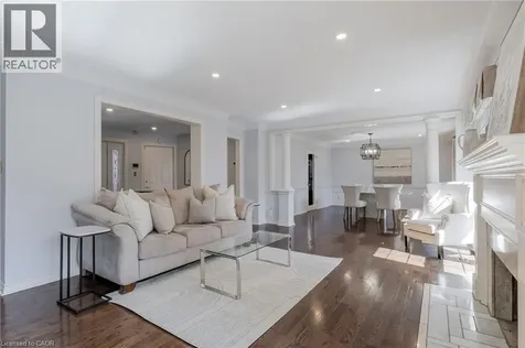 148 Briar Hill Crescent Hamilton ON L9G 3S9
