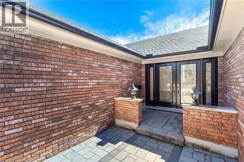 148 Briar Hill Crescent Hamilton ON L9G 3S9