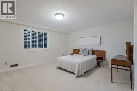 148 Briar Hill Crescent Hamilton ON L9G 3S9
