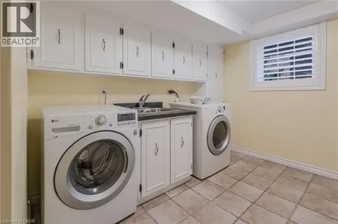 148 Briar Hill Crescent Hamilton ON L9G 3S9