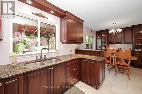 25 Seabrooke Drive Ottawa ON K2L 2H8