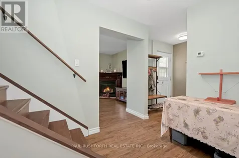 25 Seabrooke Drive Ottawa ON K2L 2H8