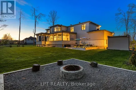 589 Shoreway Drive Ottawa ON K4P 0G3