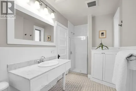 267 Stewart Street North Ottawa ON K1N 6K3