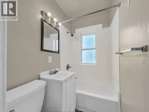 669 Park Street West Windsor ON N9A 5V7