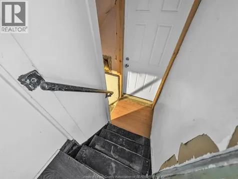 669 Park Street West Windsor ON N9A 5V7