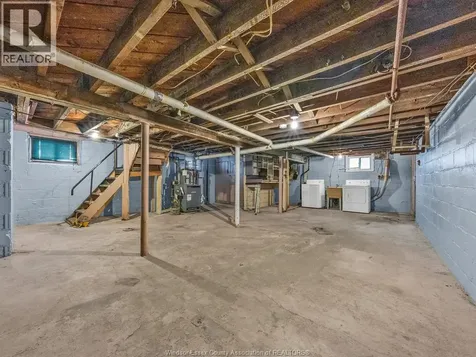 669 Park Street West Windsor ON N9A 5V7