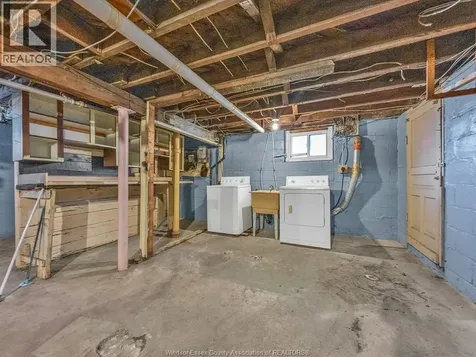 669 Park Street West Windsor ON N9A 5V7