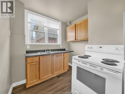 669 Park Street West Windsor ON N9A 5V7