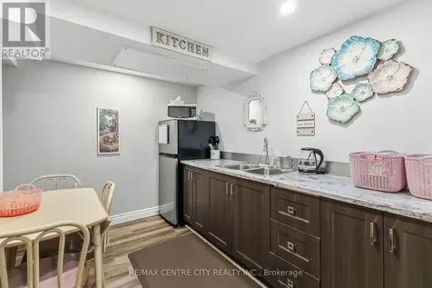 70 Brentwood Crescent London North (north J) ON N6G 1X2