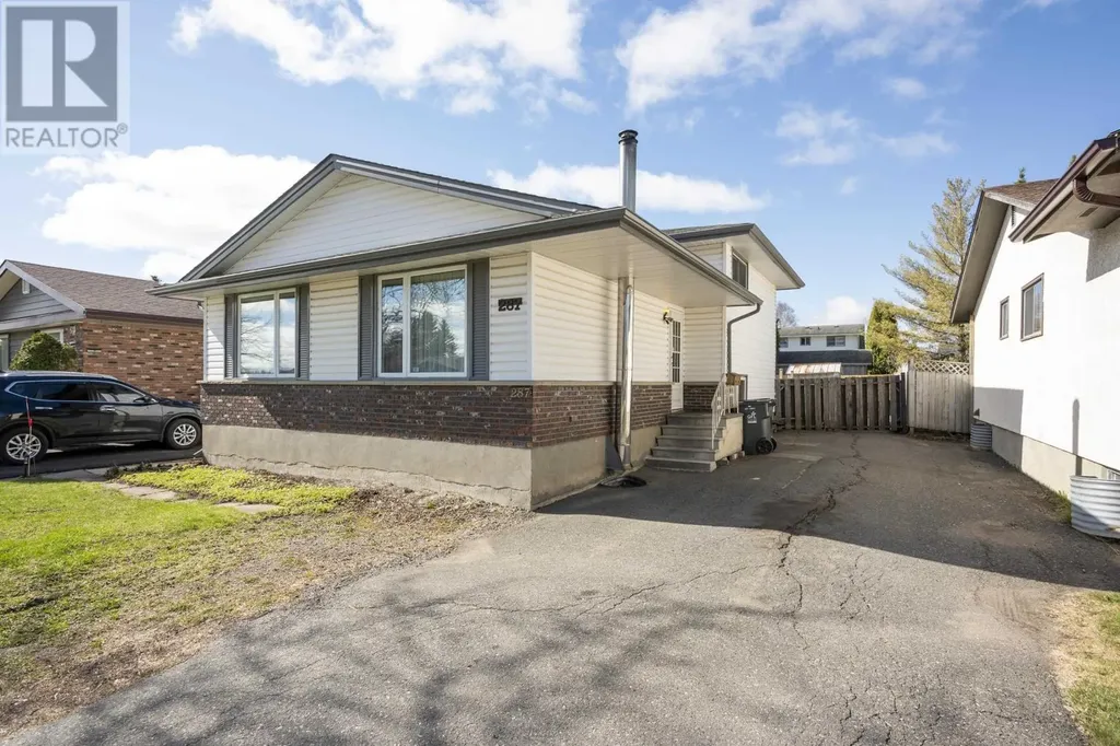287 County Boulevard Thunder Bay ON P7A 7M9