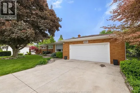 1670 Campbell Avenue Windsor ON N9B 2K6