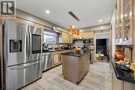 1670 Campbell Avenue Windsor ON N9B 2K6