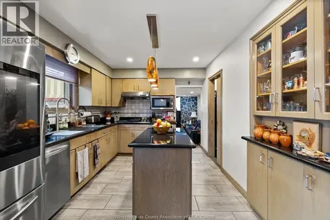 1670 Campbell Avenue Windsor ON N9B 2K6