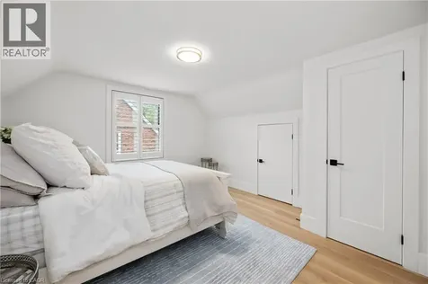 1390 Halifax Place Burlington ON L7S 1J6