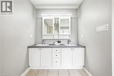 301 Parkwood Crescent Hamilton ON L8V 5B5
