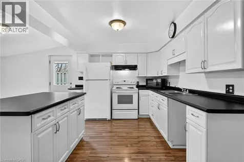93 Walnut Street Brantford ON N3T 1H3