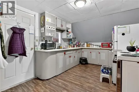 93 Walnut Street Brantford ON N3T 1H3