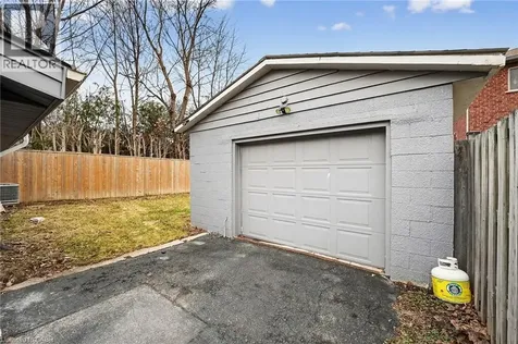 93 Walnut Street Brantford ON N3T 1H3