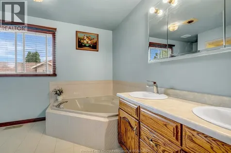 2862 Mangin Crescent Windsor ON N9E 4K9