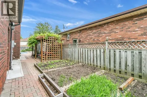 2862 Mangin Crescent Windsor ON N9E 4K9