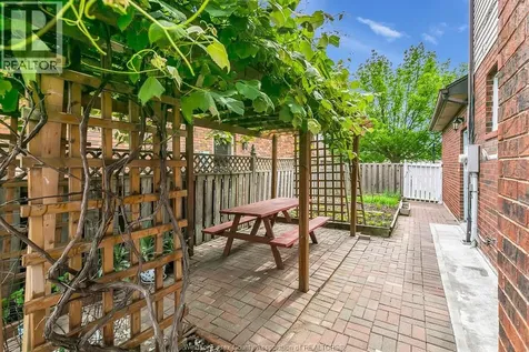 2862 Mangin Crescent Windsor ON N9E 4K9