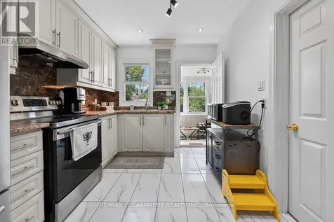131 Garside Avenue North Hamilton (homeside) ON L8H 4W5