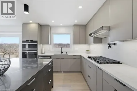 296 Ridge Road West Grimsby ON L3M 4E7