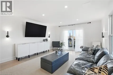 296 Ridge Road West Grimsby ON L3M 4E7