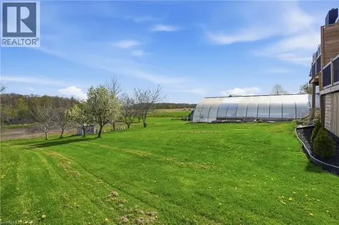 296 Ridge Road West Grimsby ON L3M 4E7