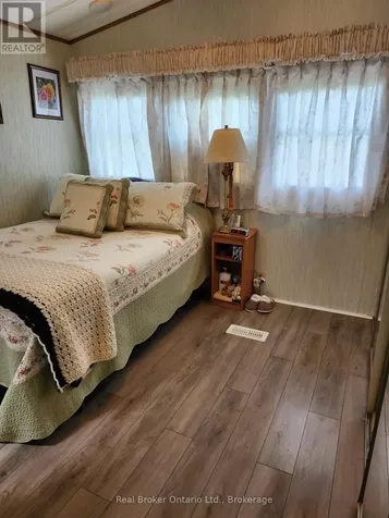 524 Poplar Place Centre Wellington ON N0B 1J0