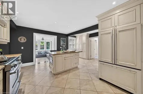 25 Braemar Place Hamilton ON L9C 1C9