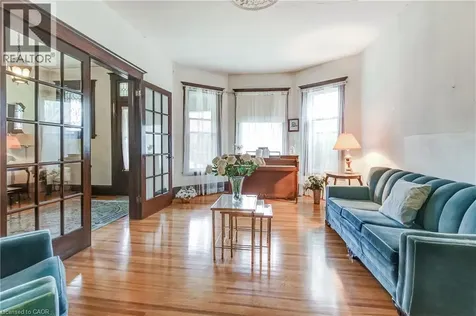 18 Fairleigh Crescent Hamilton ON L8M 2K9