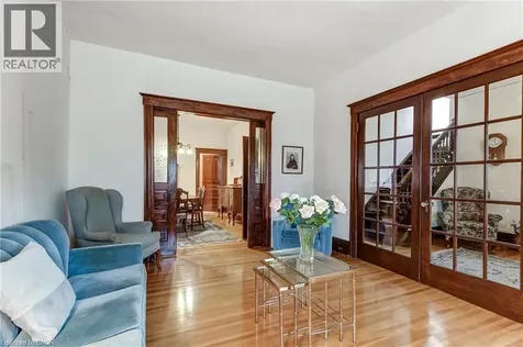 18 Fairleigh Crescent Hamilton ON L8M 2K9