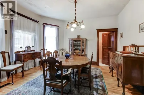 18 Fairleigh Crescent Hamilton ON L8M 2K9