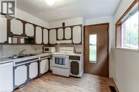 18 Fairleigh Crescent Hamilton ON L8M 2K9