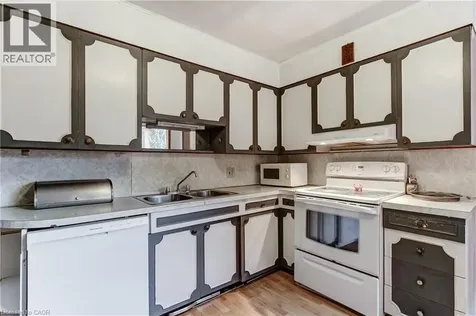 18 Fairleigh Crescent Hamilton ON L8M 2K9