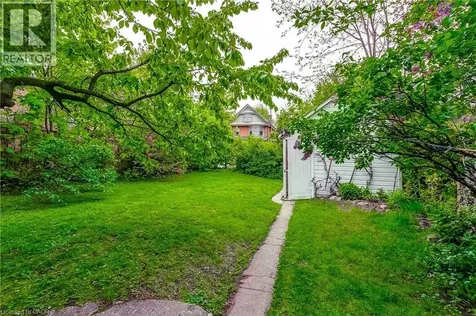 18 Fairleigh Crescent Hamilton ON L8M 2K9