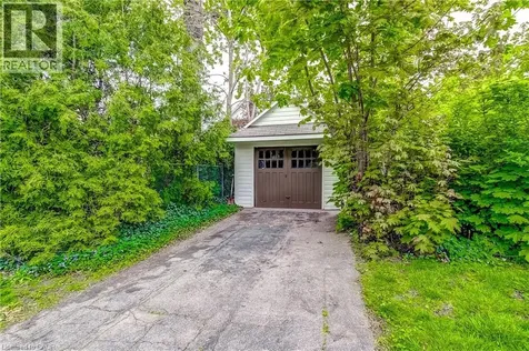 18 Fairleigh Crescent Hamilton ON L8M 2K9