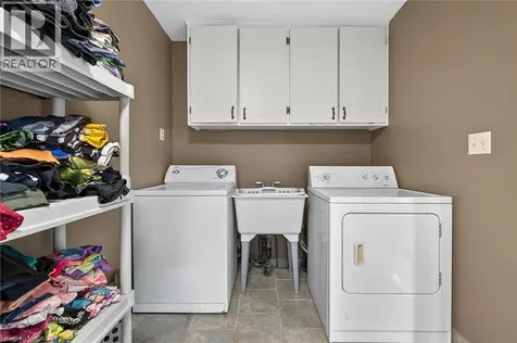 827 Pine Street Dunnville ON N1A 2M6