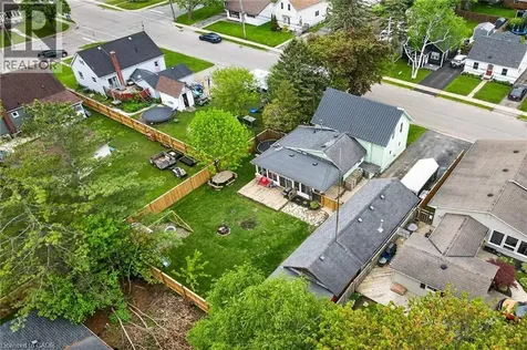 827 Pine Street Dunnville ON N1A 2M6