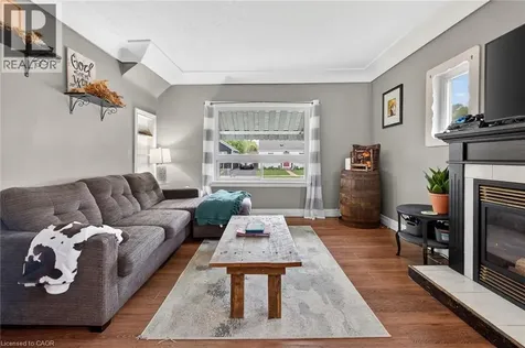 827 Pine Street Dunnville ON N1A 2M6