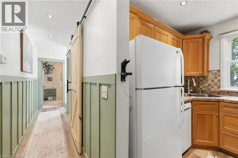 23 Marion Crescent Dundas ON L9H 1H9