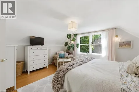 23 Marion Crescent Dundas ON L9H 1H9