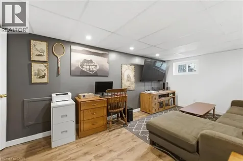 23 Marion Crescent Dundas ON L9H 1H9