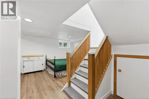 23 Marion Crescent Dundas ON L9H 1H9
