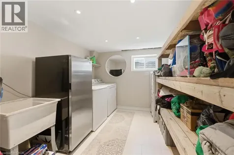23 Marion Crescent Dundas ON L9H 1H9