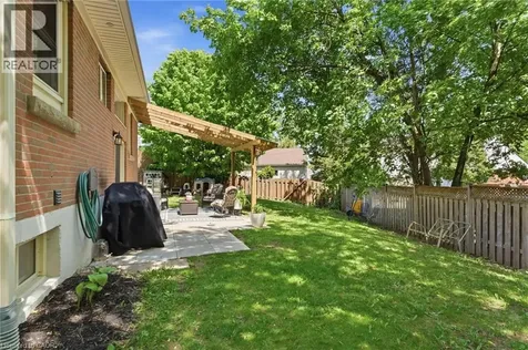 23 Marion Crescent Dundas ON L9H 1H9