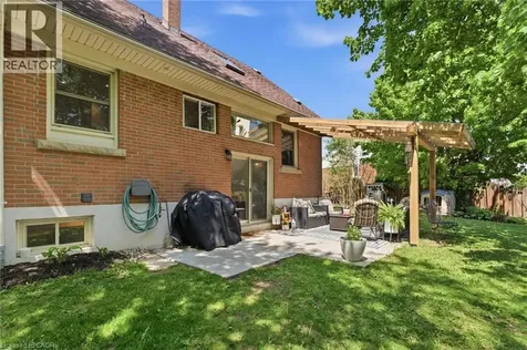 23 Marion Crescent Dundas ON L9H 1H9