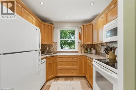 23 Marion Crescent Dundas ON L9H 1H9